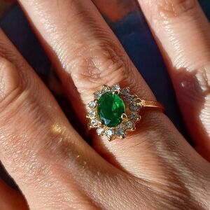 Emerald Green Glass Halo Cluster Ring Size 7 💚✨️